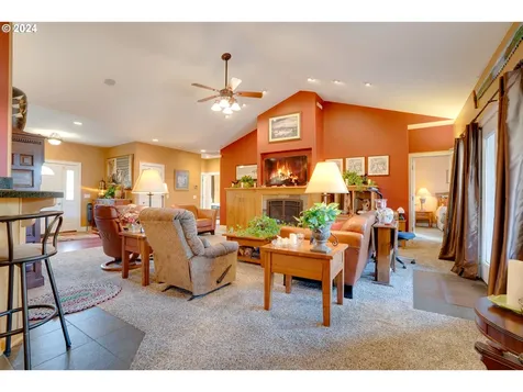 2340 Heritage Loop Hood River OR 97031