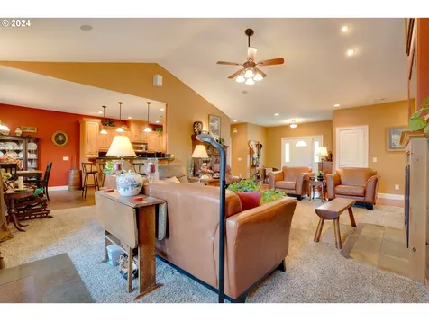 2340 Heritage Loop Hood River OR 97031