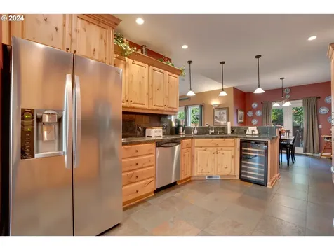 2340 Heritage Loop Hood River OR 97031