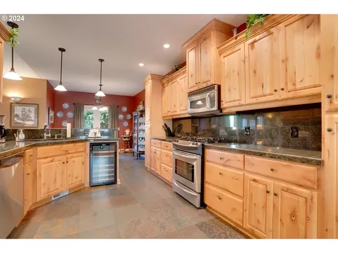 2340 Heritage Loop Hood River OR 97031