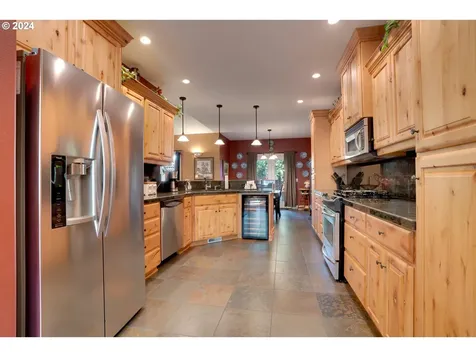 2340 Heritage Loop Hood River OR 97031