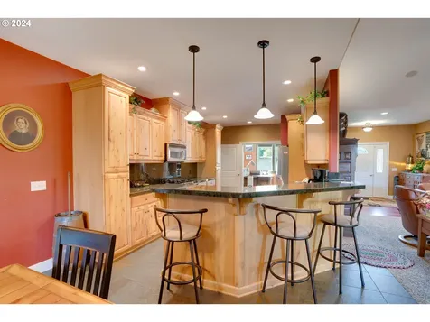 2340 Heritage Loop Hood River OR 97031