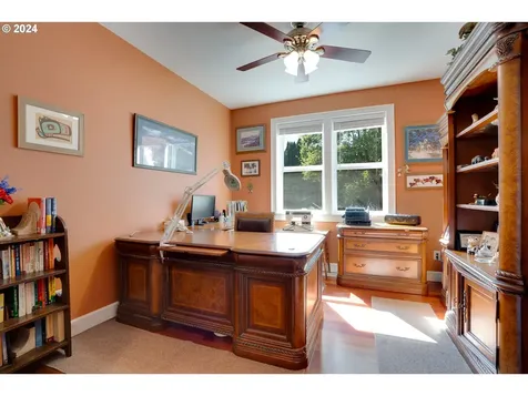 2340 Heritage Loop Hood River OR 97031
