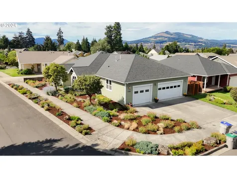 2340 Heritage Loop Hood River OR 97031