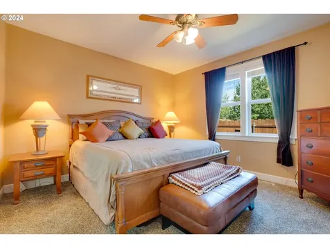 2340 Heritage Loop Hood River OR 97031
