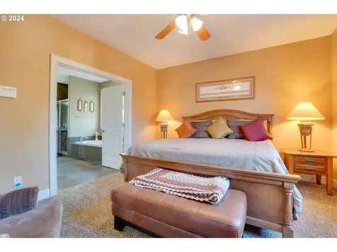 2340 Heritage Loop Hood River OR 97031