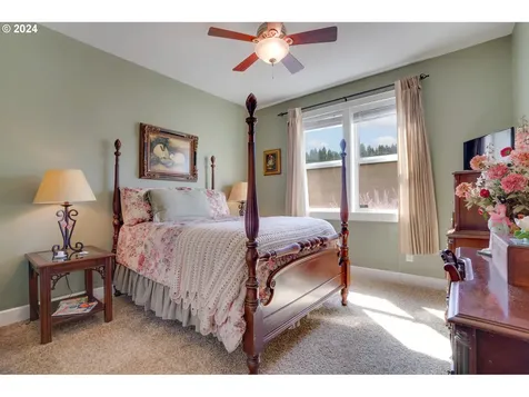 2340 Heritage Loop Hood River OR 97031