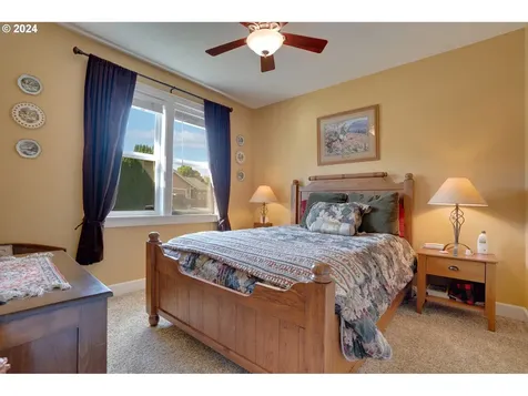 2340 Heritage Loop Hood River OR 97031