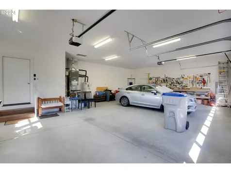 2340 Heritage Loop Hood River OR 97031