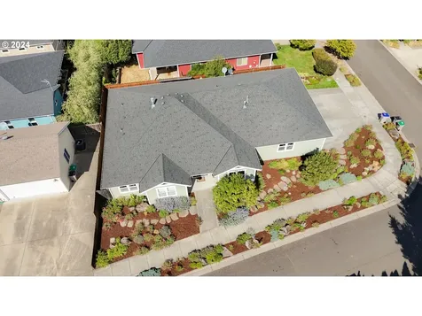 2340 Heritage Loop Hood River OR 97031