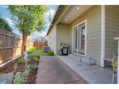 2340 Heritage Loop Hood River OR 97031
