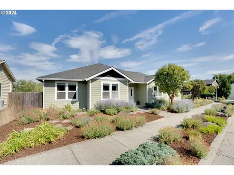 2340 Heritage Loop Hood River OR 97031