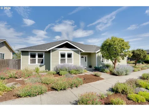 2340 Heritage Loop Hood River OR 97031