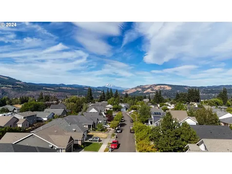 2340 Heritage Loop Hood River OR 97031