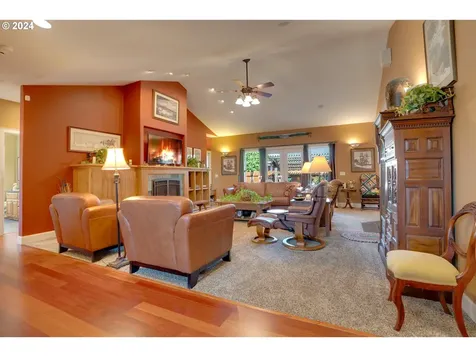 2340 Heritage Loop Hood River OR 97031