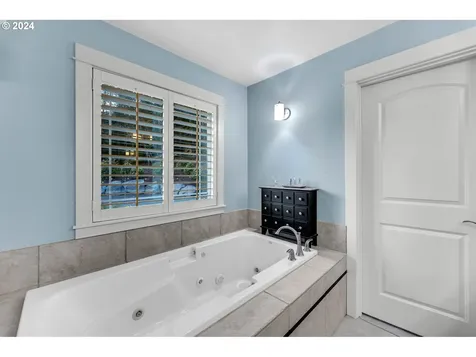 18617 NE Peaceful Drive Brush Prairie WA 98606