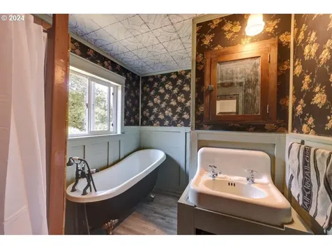 41127 Hillcrest Loop Astoria OR 97103