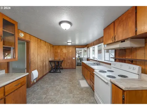 141 Goodman Avenue Oakland OR 97462