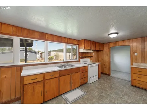 141 Goodman Avenue Oakland OR 97462