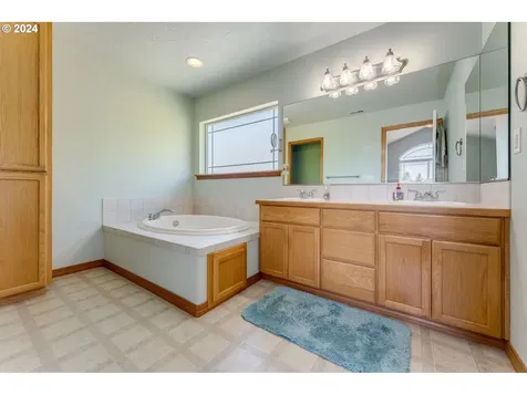 481 Nw Hillcrest Street Mcminnville OR 97128