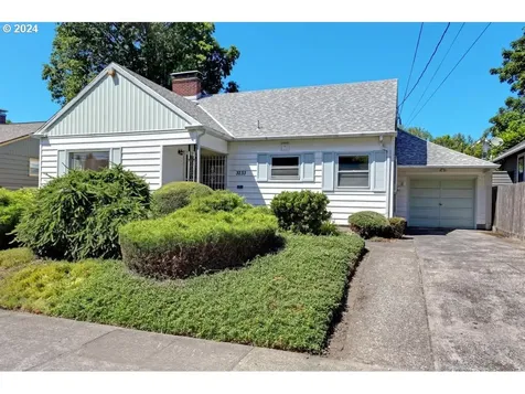 3233 Se Caruthers Street Portland OR 97214