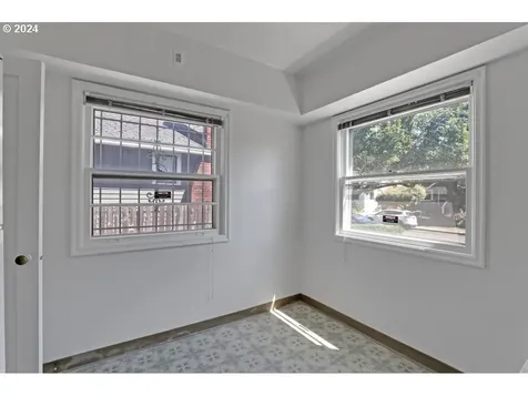 3233 Se Caruthers Street Portland OR 97214