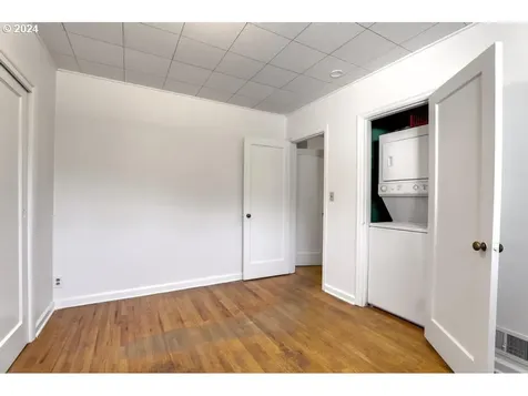 3233 Se Caruthers Street Portland OR 97214
