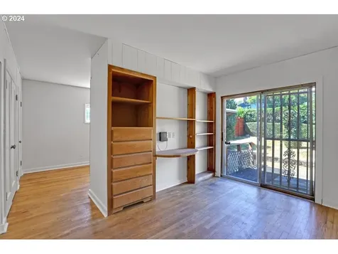 3233 Se Caruthers Street Portland OR 97214