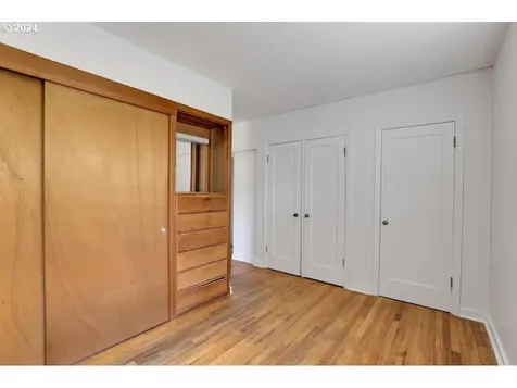 3233 Se Caruthers Street Portland OR 97214