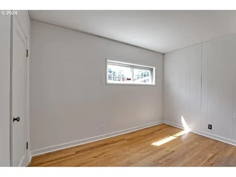 3233 Se Caruthers Street Portland OR 97214