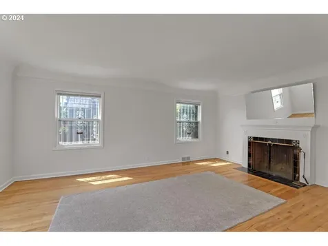 3233 Se Caruthers Street Portland OR 97214