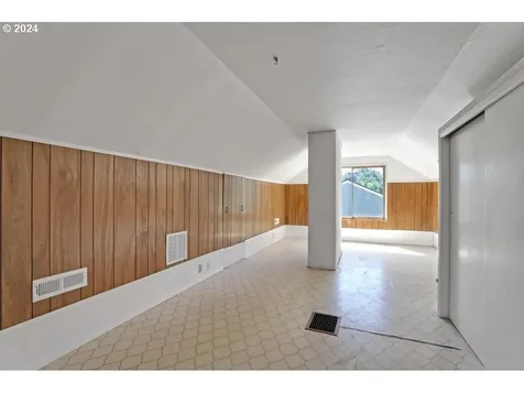 3233 Se Caruthers Street Portland OR 97214