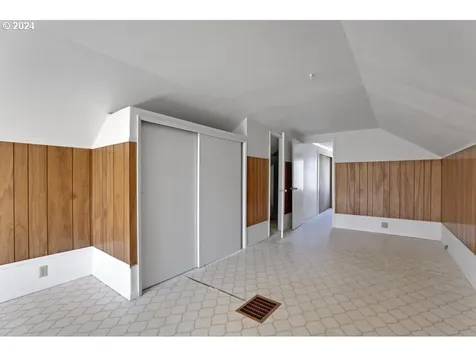 3233 Se Caruthers Street Portland OR 97214