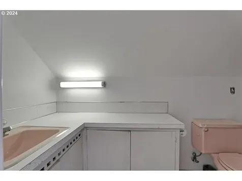 3233 Se Caruthers Street Portland OR 97214