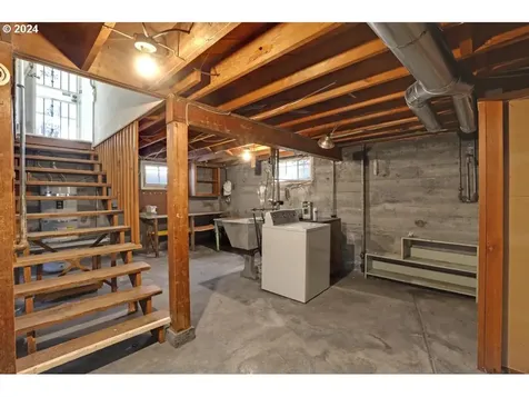3233 Se Caruthers Street Portland OR 97214