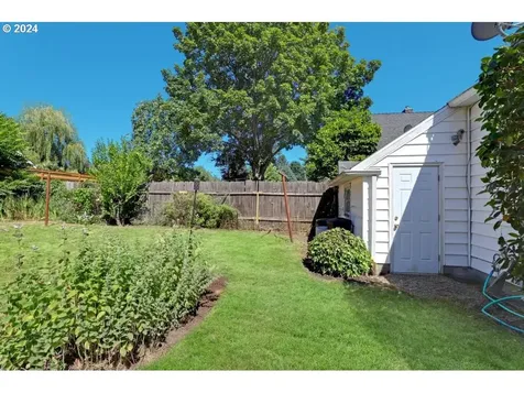 3233 Se Caruthers Street Portland OR 97214
