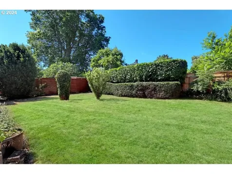 3233 Se Caruthers Street Portland OR 97214