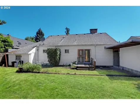 3233 Se Caruthers Street Portland OR 97214