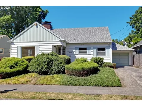 3233 Se Caruthers Street Portland OR 97214