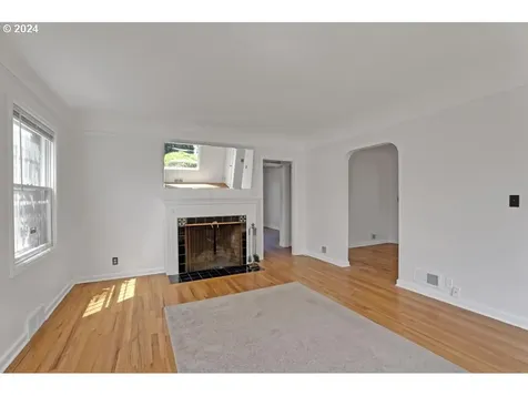 3233 Se Caruthers Street Portland OR 97214
