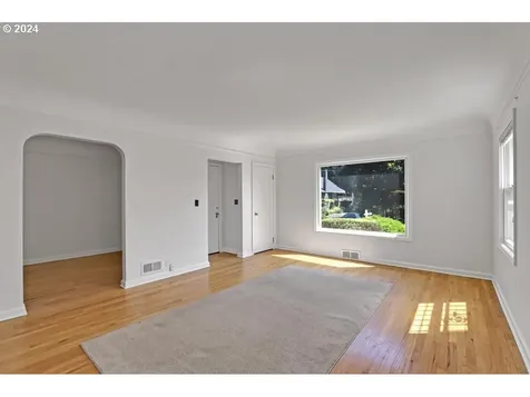 3233 Se Caruthers Street Portland OR 97214