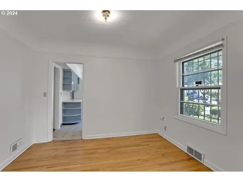 3233 Se Caruthers Street Portland OR 97214