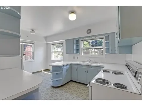 3233 Se Caruthers Street Portland OR 97214
