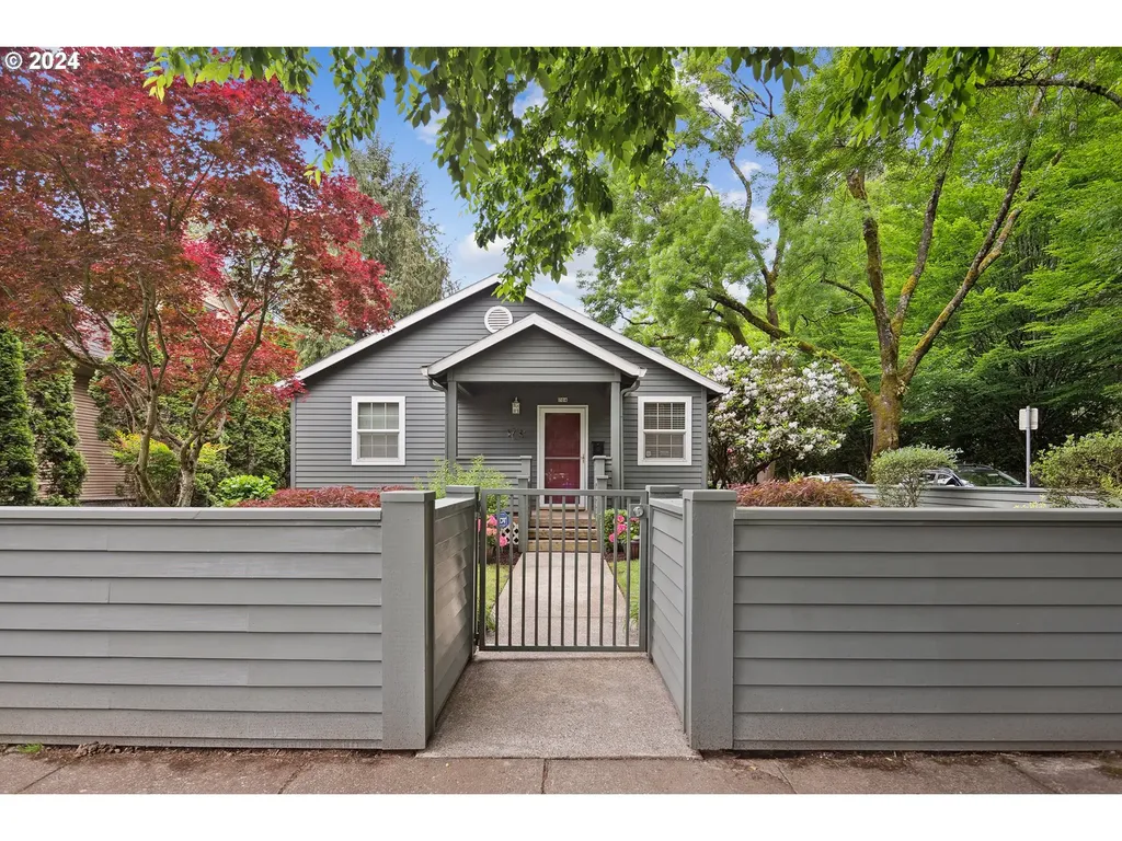 704 Se Bidwell Street Portland OR 97202