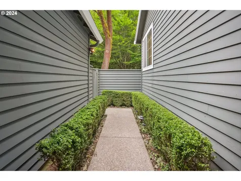 704 Se Bidwell Street Portland OR 97202