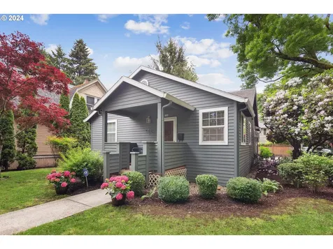 704 Se Bidwell Street Portland OR 97202