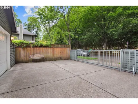 704 Se Bidwell Street Portland OR 97202