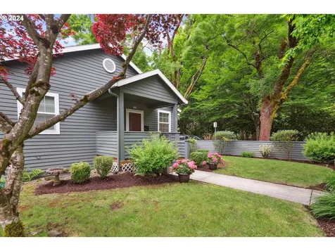 704 Se Bidwell Street Portland OR 97202
