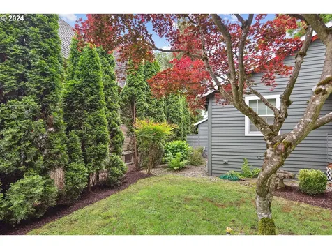 704 Se Bidwell Street Portland OR 97202
