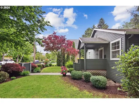 704 Se Bidwell Street Portland OR 97202